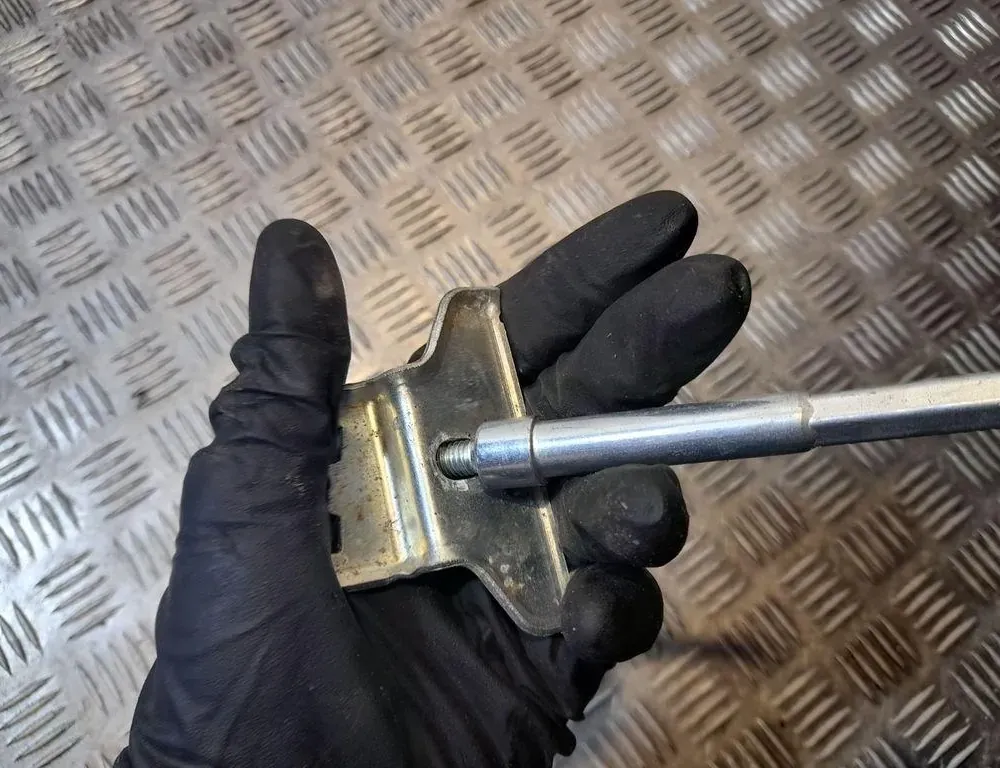 AUDI Q7 4L (2005-2015) Držiak batérie 7L0915138C 33418712