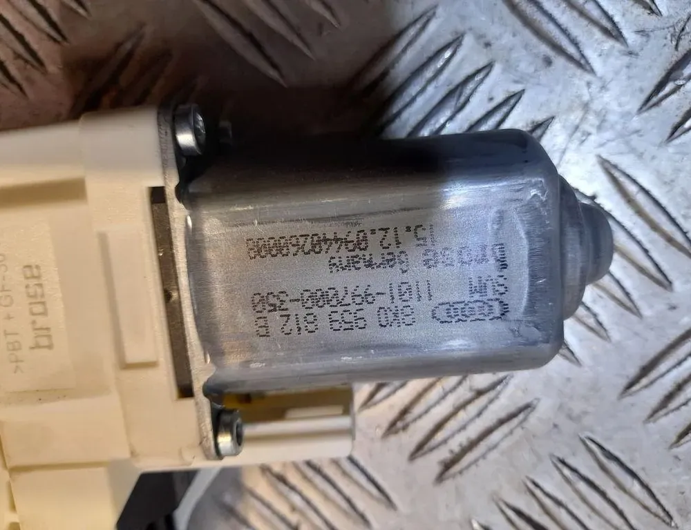 AUDI A6 C6/4F (2004-2011) Motor ovládania okna pravých zadných dverí 33419381