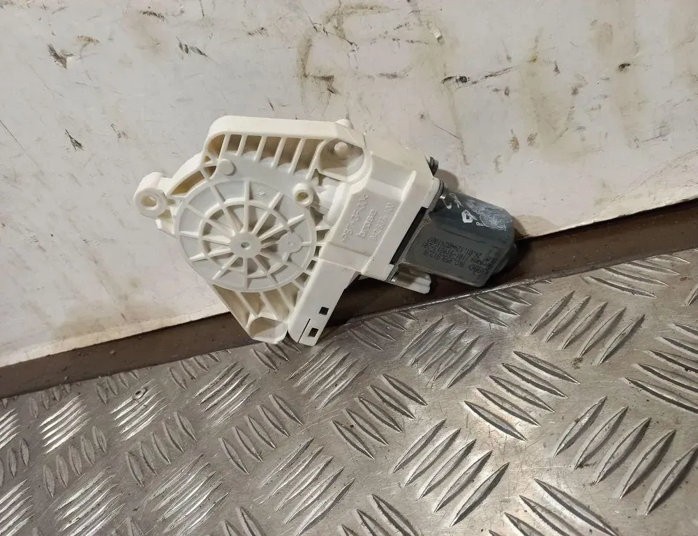 AUDI A6 C6/4F (2004-2011) Motor ovládania okna pravých zadných dverí 33420397