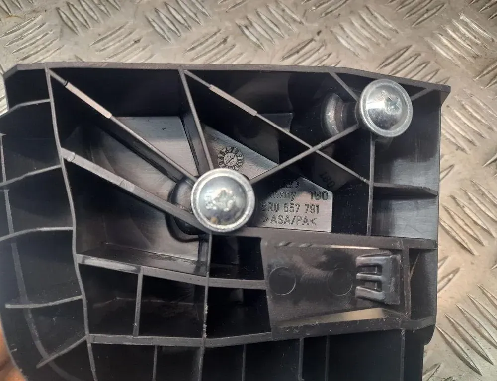 AUDI Q5 8R (2008-2017) Другие отделочные детали 8R0857791 33421018