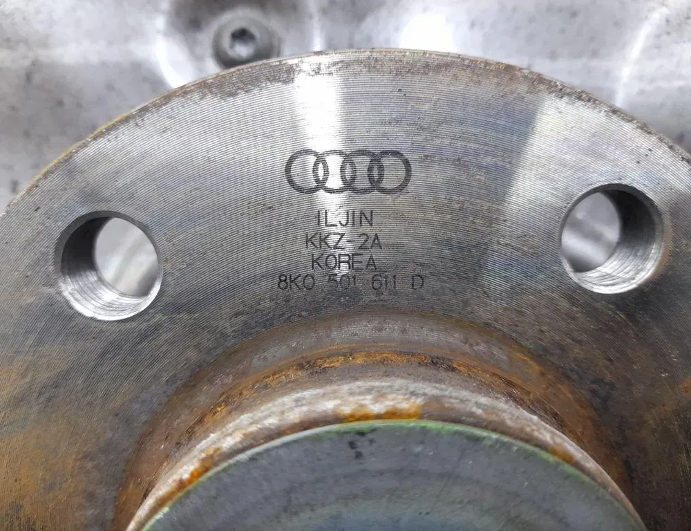 AUDI A4 B9/8W (2015-2024) Pravý zadný náboj kolesa 8W0505436T,8K0501611D 33427288