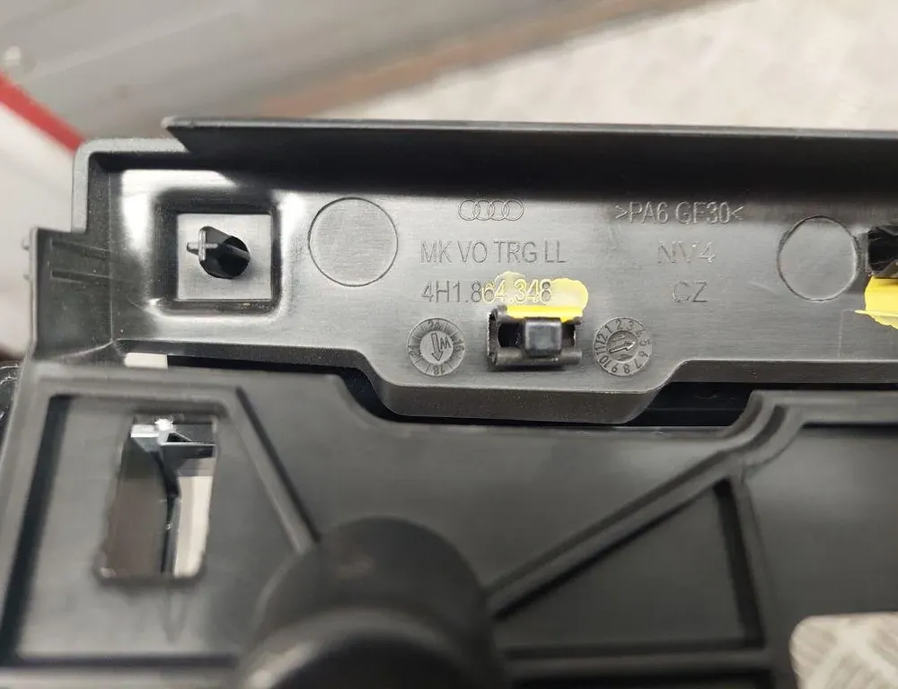 AUDI A8 D2/4D (1994-2002) Stredová konzola 4H1864348 33431481