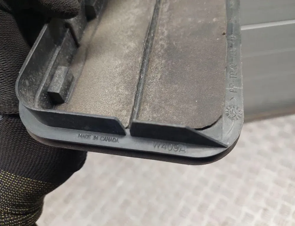 TESLA Model 3 1 generation (2017-2024) Karosárske ventilačné mriežky 2F2AB280B62AB 33431701