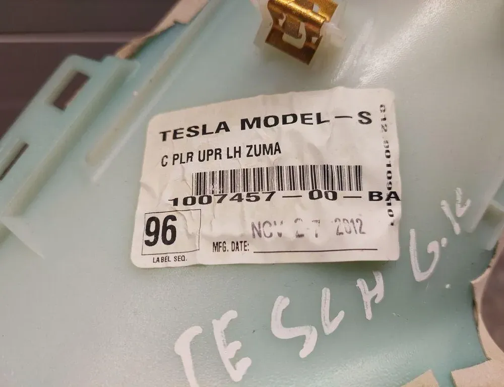 TESLA Model 3 1 generation (2017-2024) Ľavý zadný stĺpik ozdobného lemu 100745700BA 33431703