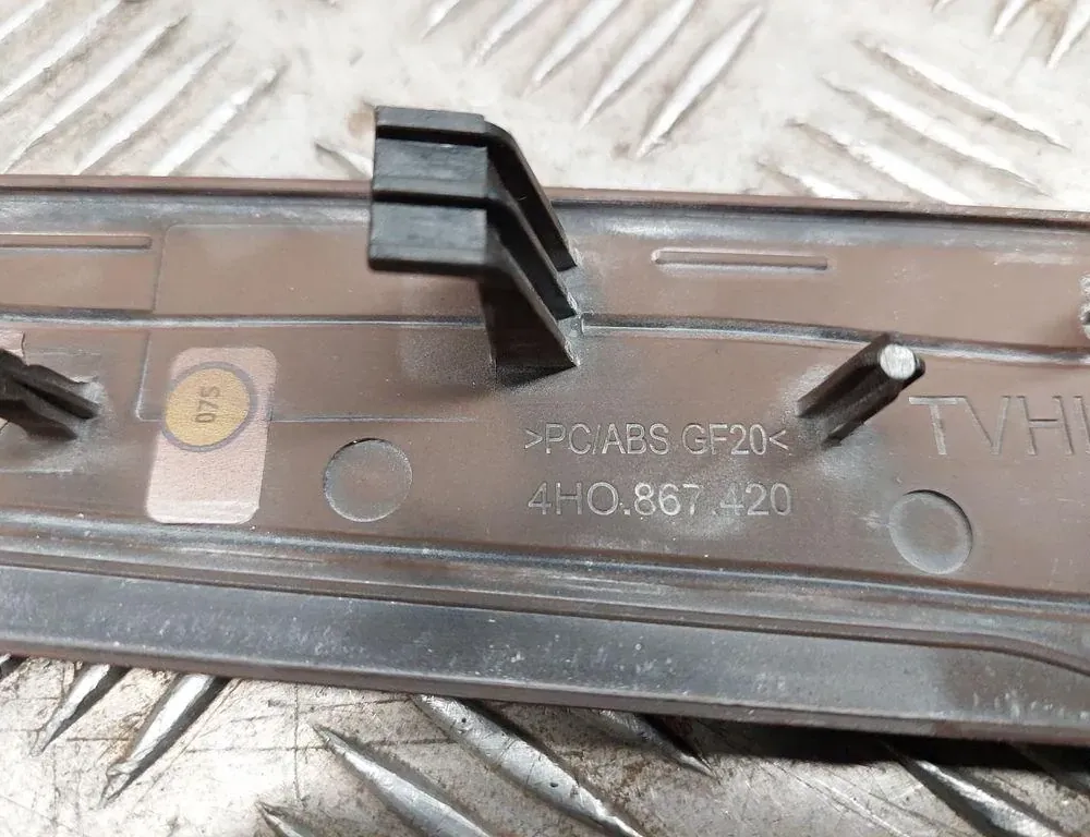 AUDI A8 D2/4D (1994-2002) Ostatné časti výbavy 4H0867420 33433667