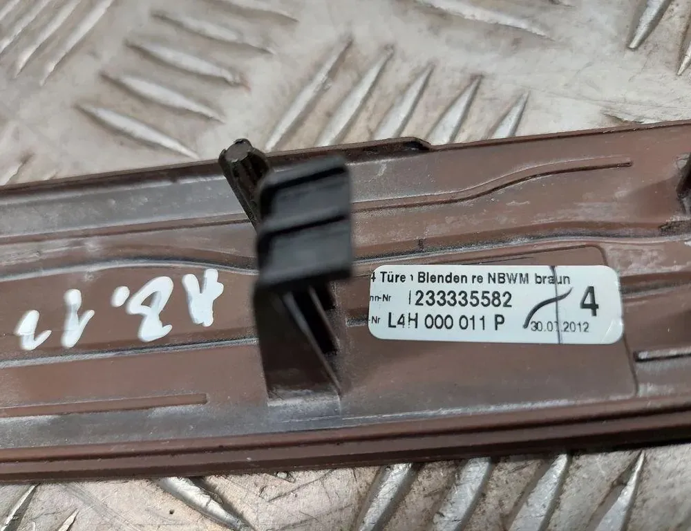 AUDI A8 D2/4D (1994-2002) Ostatné časti výbavy 4H0867420 33433667