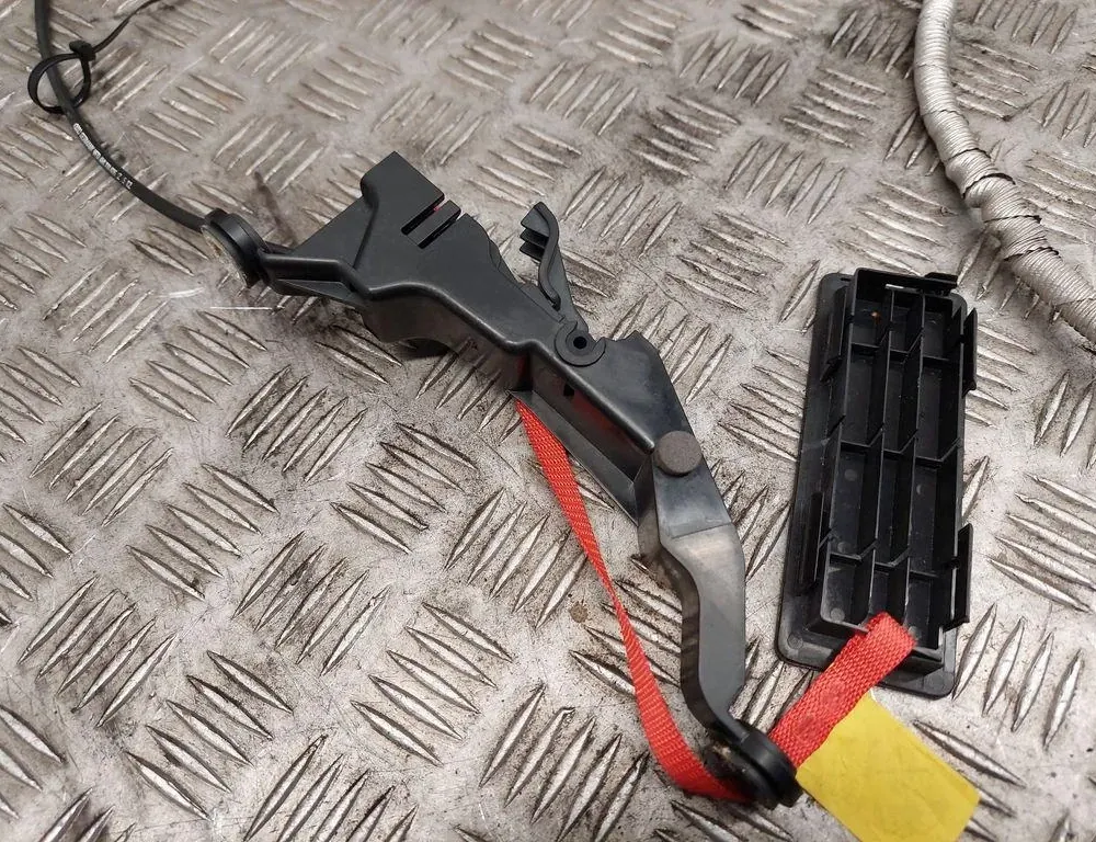 AUDI A8 D2/4D (1994-2002) Gear Shifting Mechanism Cables 4H1713035 33433749