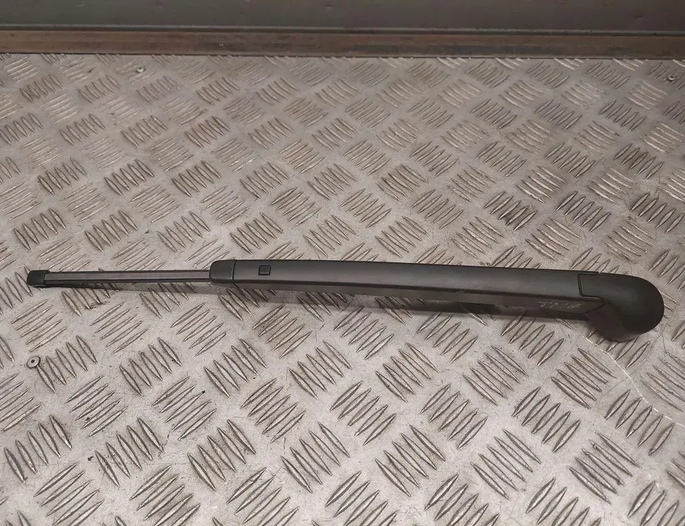 VOLKSWAGEN Tiguan 2 generation (2016-2024) Дворник крышки багажника 33434635