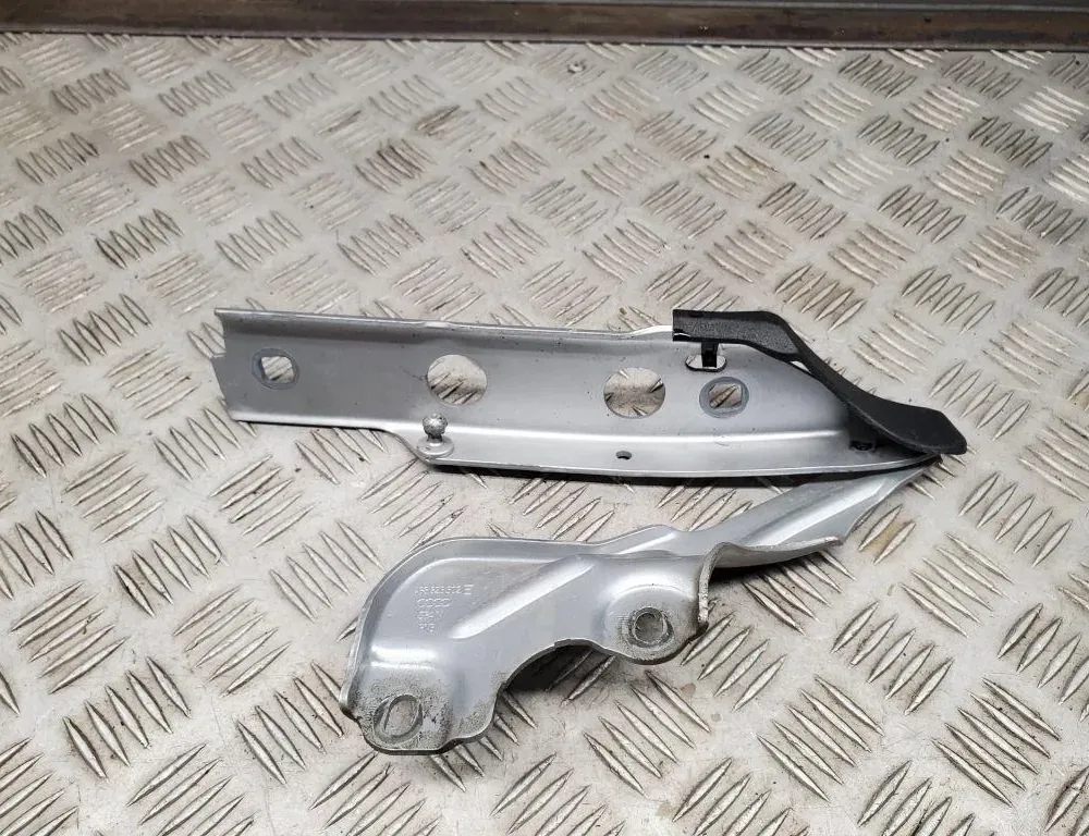 AUDI A6 C6/4F (2004-2011) Right Side Bootlid Hinge 4G8823302E 33439280