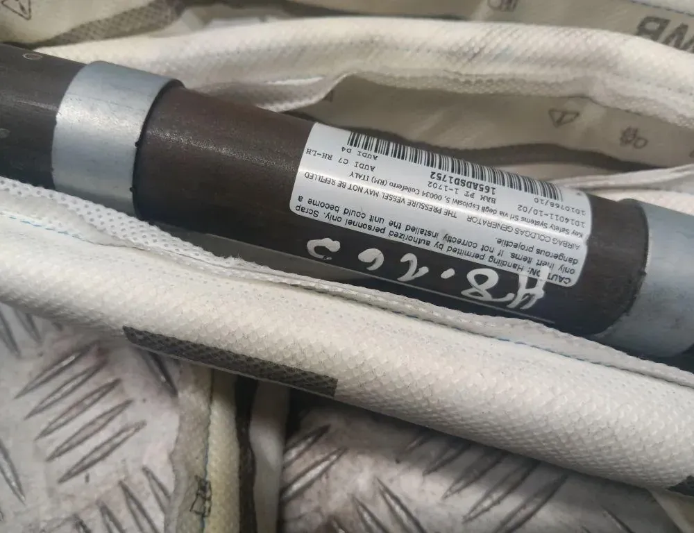 AUDI A8 D2/4D (1994-2002) Right Side Roof Airbag SRS 4H4880742C 33447550