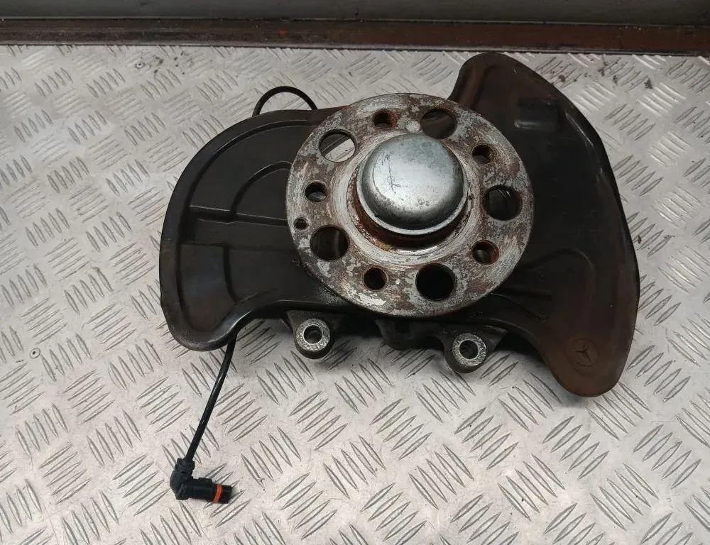 MERCEDES-BENZ E-Class W212/S212/C207/A207 (2009-2016) Ľavý predný náboj kolesa A2044202644 33448126