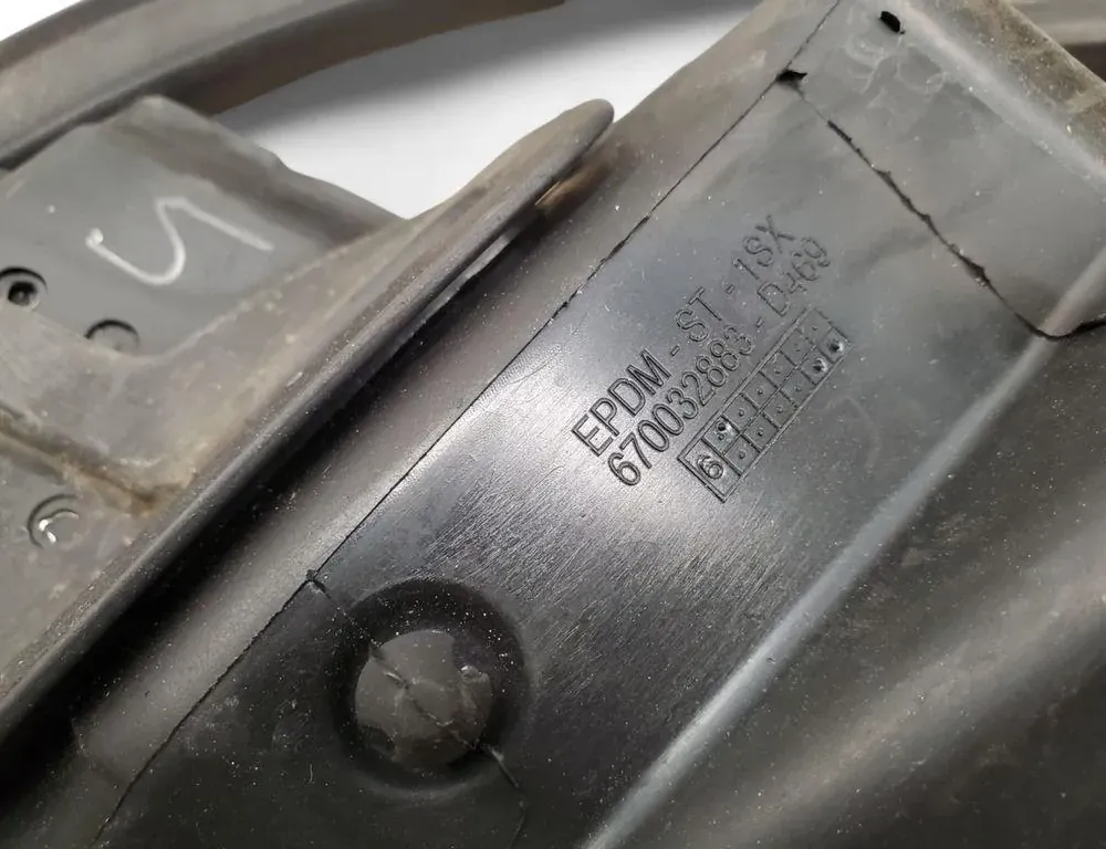 MASERATI Levante 1 generation (2016-2024) Задняя левая дверная уплотнительная резина 670032883 33450392