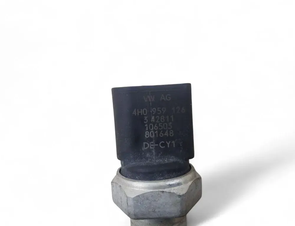 AUDI A8 D2/4D (1994-2002) Датчик давления кондиционера 4H0959126 33460934