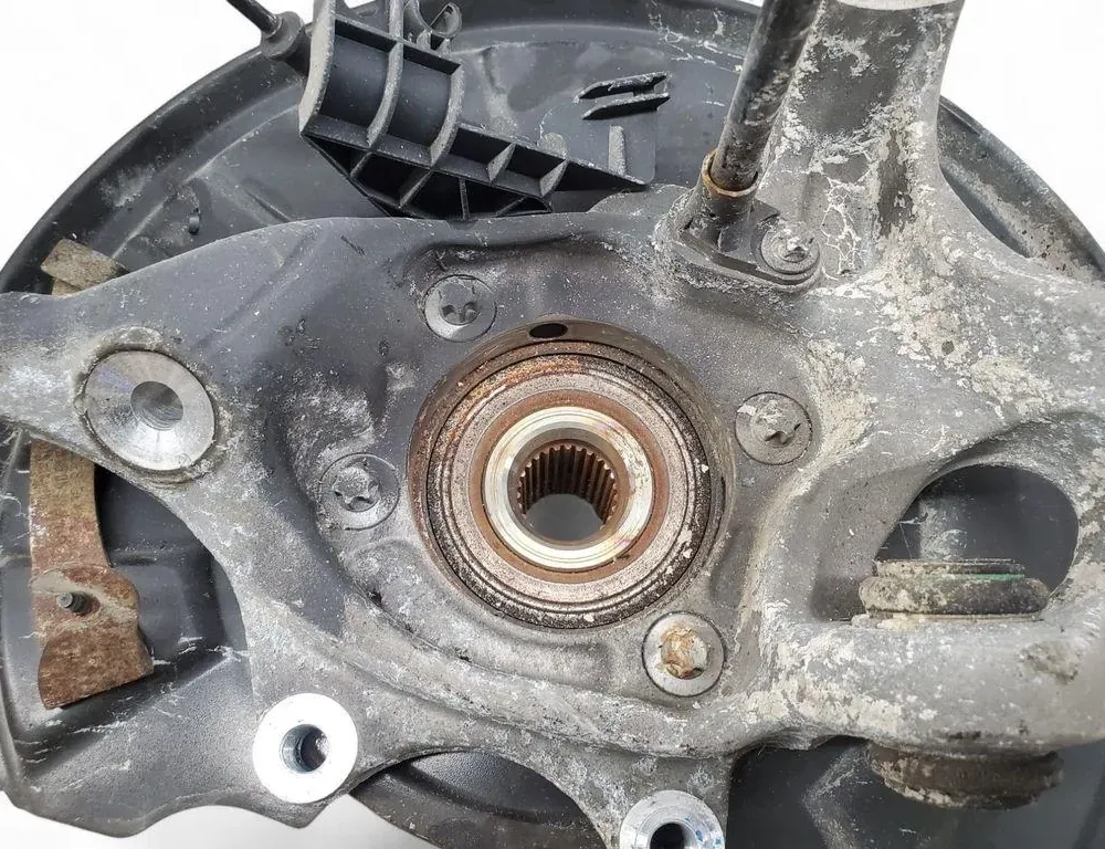 MERCEDES-BENZ CLS-Class C218/X218 (2011-2017) Zadný ľavý náboj kolesa A2123500141 33461708