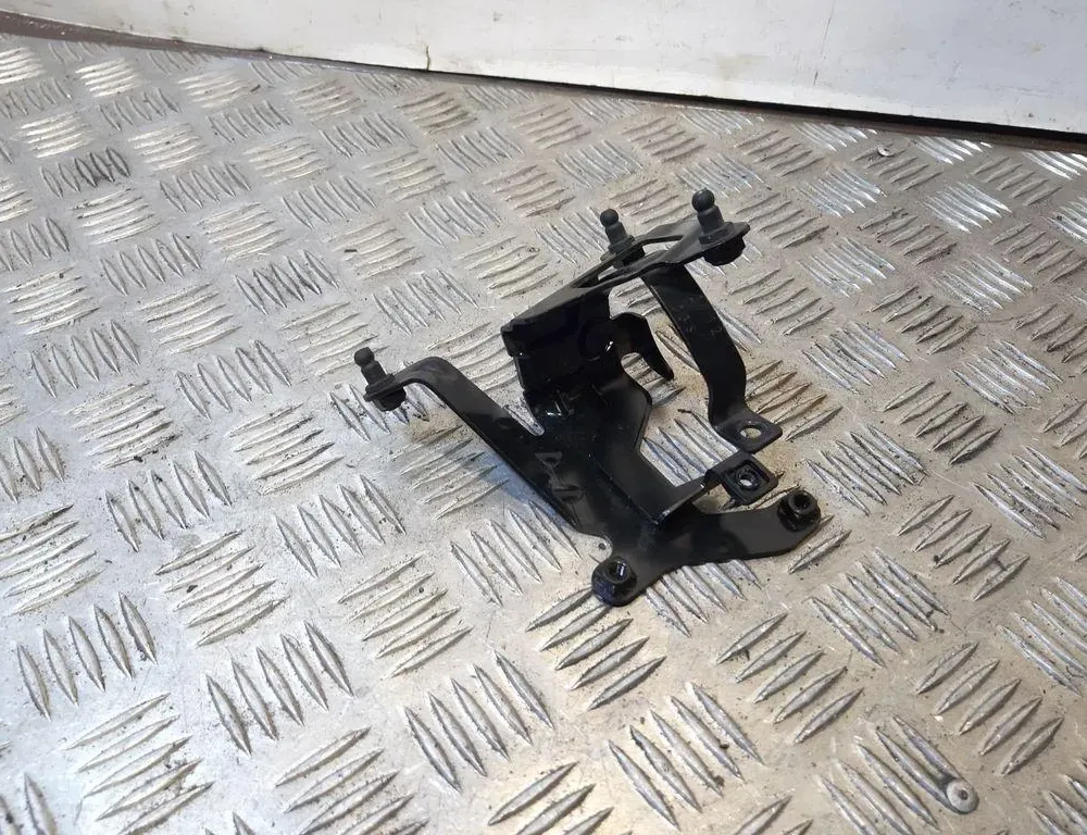 AUDI A6 C6/4F (2004-2011) Iné diely motorového priestoru 4G0820195E 33484589