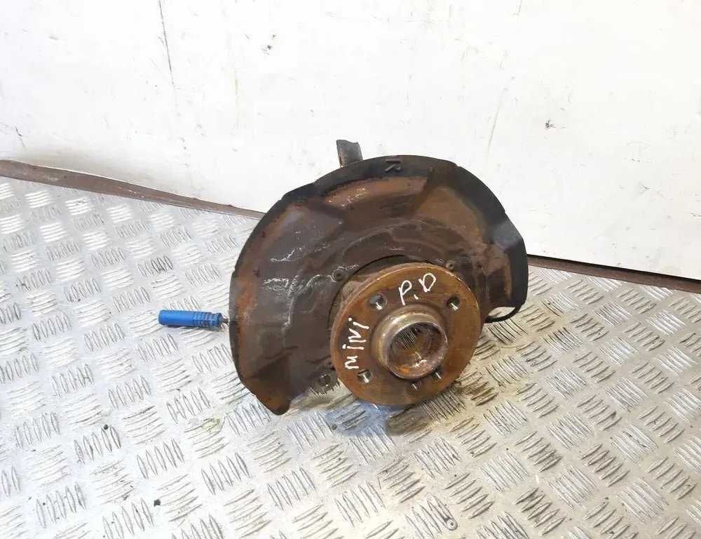 MINI Cooper R56 (2006-2015) Pravý predný náboj kolesa 33484606