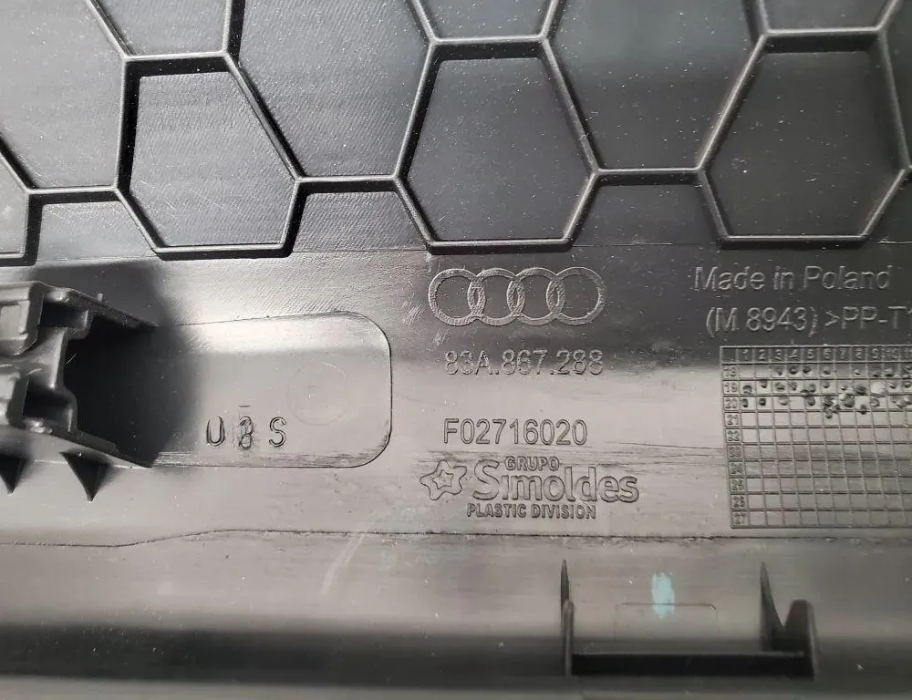 AUDI Q3 F3 (2018-2024) Pravý stĺpikový obklad 83A867288 33488054