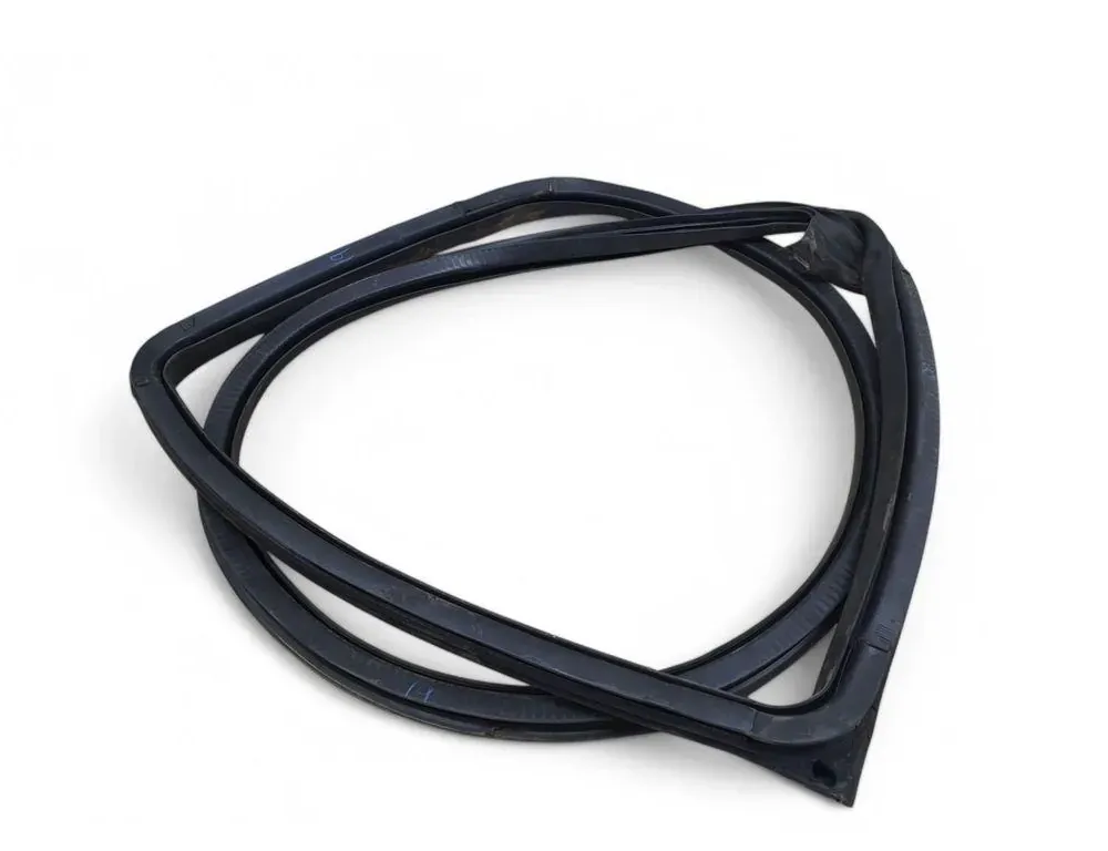 MASERATI Levante 1 generation (2016-2024) Уплотнительная резина задней двери (по кузову) 670032889 33489651