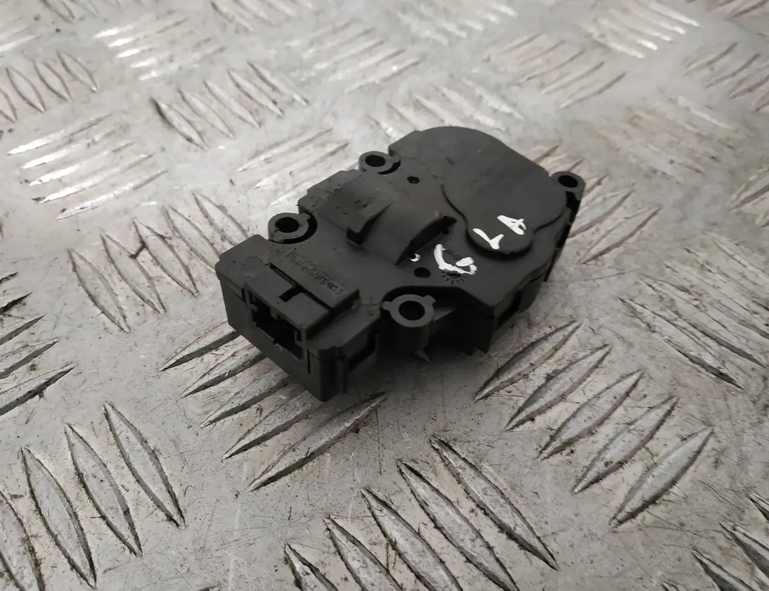 MERCEDES-BENZ GLA-Class X156 (2013-2020) Двигатель задвижки потока воздуха CZ1139301710 13892309