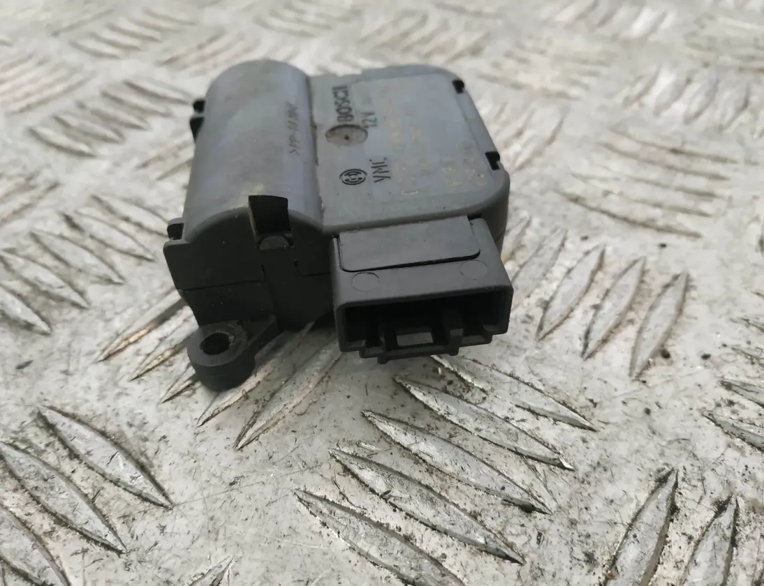 VOLKSWAGEN Tiguan 1 generation (2007-2017) Air flap motor 0132801341 18091910