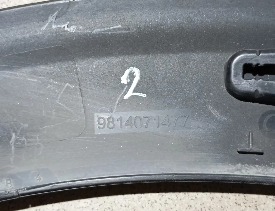 PEUGEOT 5008 2 generation (2017-2020) Молдинг заднего левого крыла 9814071477,109800A1,109799A1 33519695