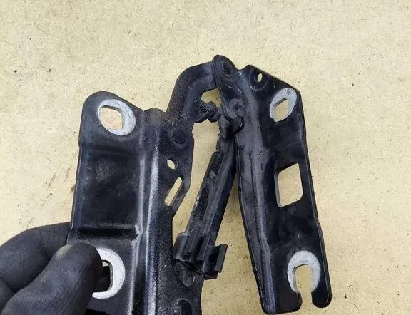 MERCEDES-BENZ M-Class W164 (2005-2011) Ľavý predný pant kapoty A2518800128 33113529