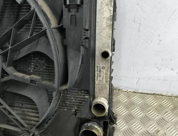 BMW 5 Series E60/E61 (2003-2010) Chladiace diely 7795878 33127823