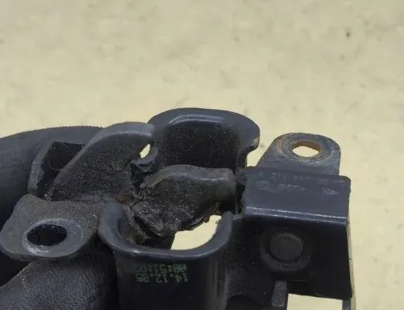 MERCEDES-BENZ M-Class W164 (2005-2011) Zámok kapoty A2198800060 33133774