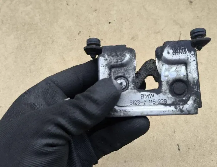 BMW 5 Series E60/E61 (2003-2010) Zámok kapoty 7115229 33134526