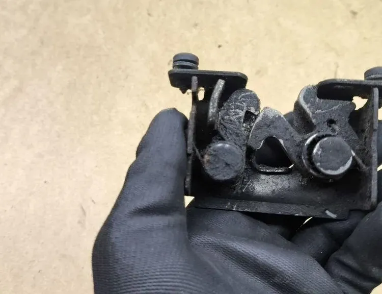 BMW 5 Series E60/E61 (2003-2010) Zámok kapoty 7115229 33134526