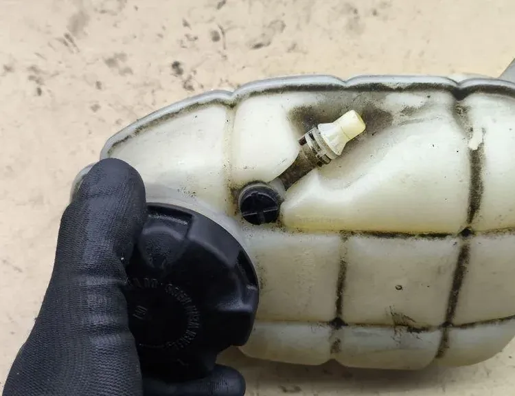 BMW 3 Series F30/F31 (2011-2020) Expanzná nádrž 7609468 33157561