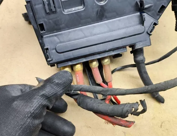 MERCEDES-BENZ C-Class W205/S205/C205 (2014-2023) Poistková skrinka A2055402250 33158784