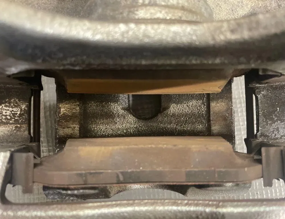 KIA EV6 1 generation (2021-2023) Ľavý zadný brzdový strmeň MDBISHH2 33161976