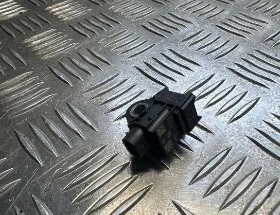 BMW 3 Series G20/G21/G28 (2018-2024) Pravý senzor nárazu 9496815,A3C0637430000 33164509