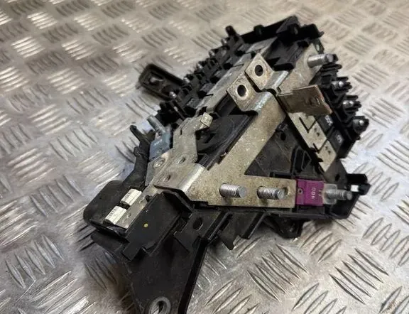 MERCEDES-BENZ C-Class W205/S205/C205 (2014-2023) Poistková skrinka A2055402250 34257802