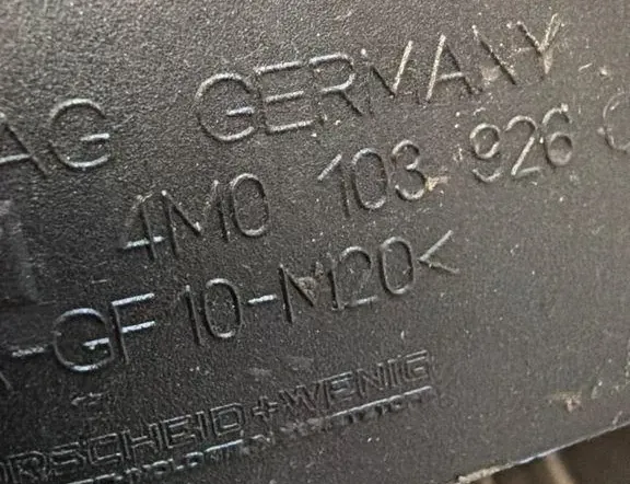 AUDI Q7 4M (2015-2024) Kryt motora 4M0103926 34259629