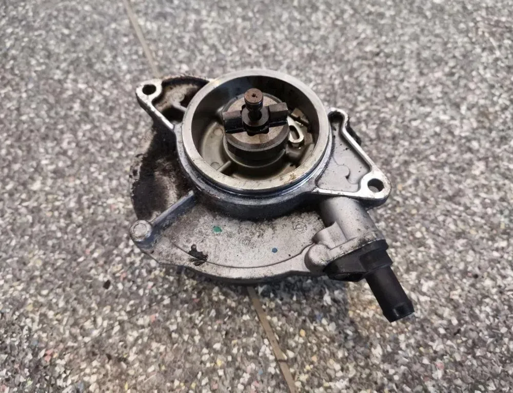 AUDI A6 C6/4F (2004-2011) Вакуумный насос 057145100AE 33843116