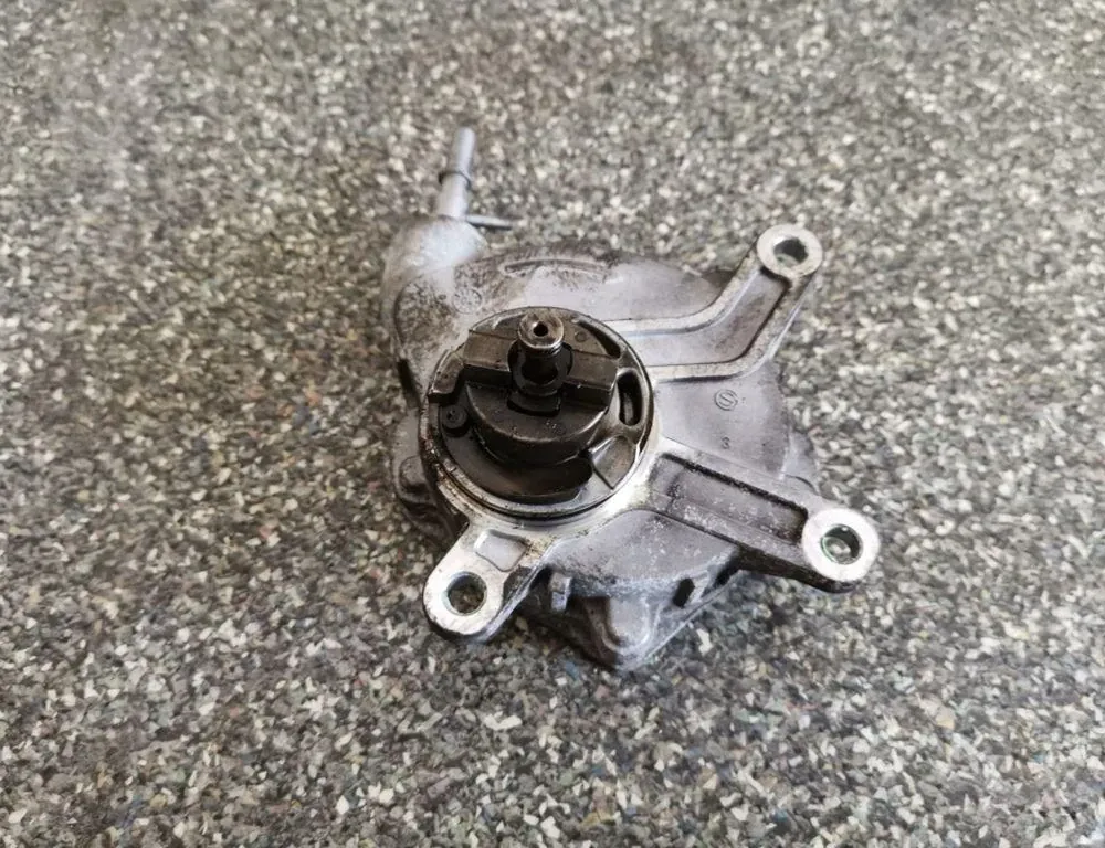 TOYOTA Avensis 2 generation (2002-2009) Vacuum Pump 33843598