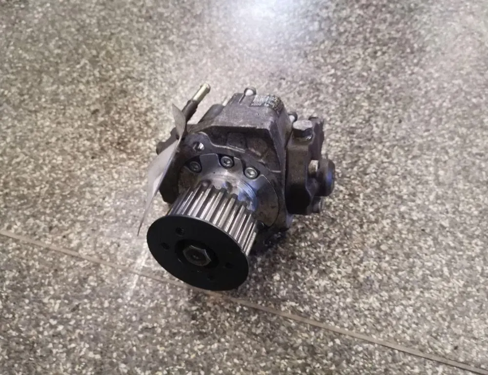 MAZDA MPV LW (1999-2006) Топливный насос 2940000420 33847167