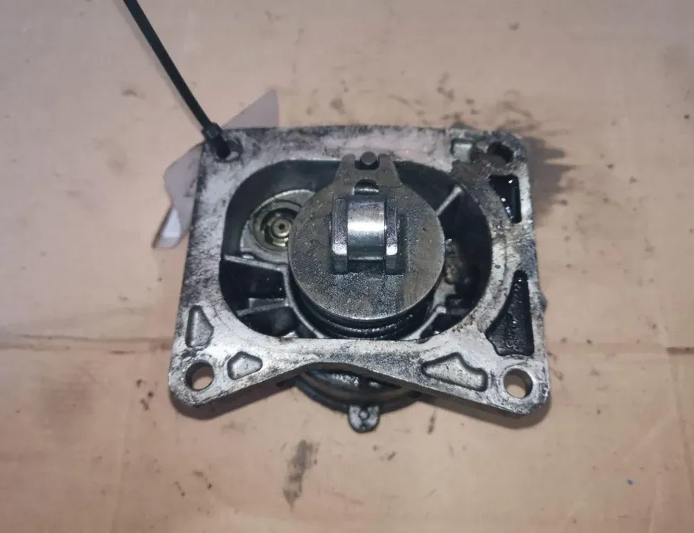 TOYOTA Avensis 2 generation (2002-2009) Vacuum Pump 33847912