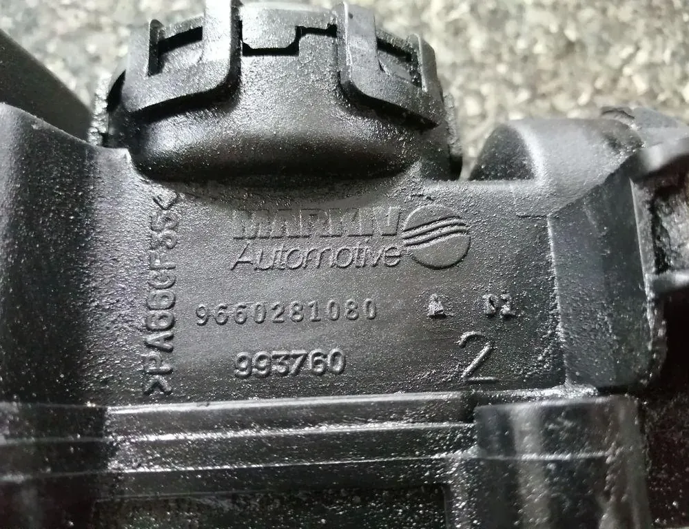 FORD C-Max 1 generation (2003-2010) Крышка клапана 9660281080 33851697