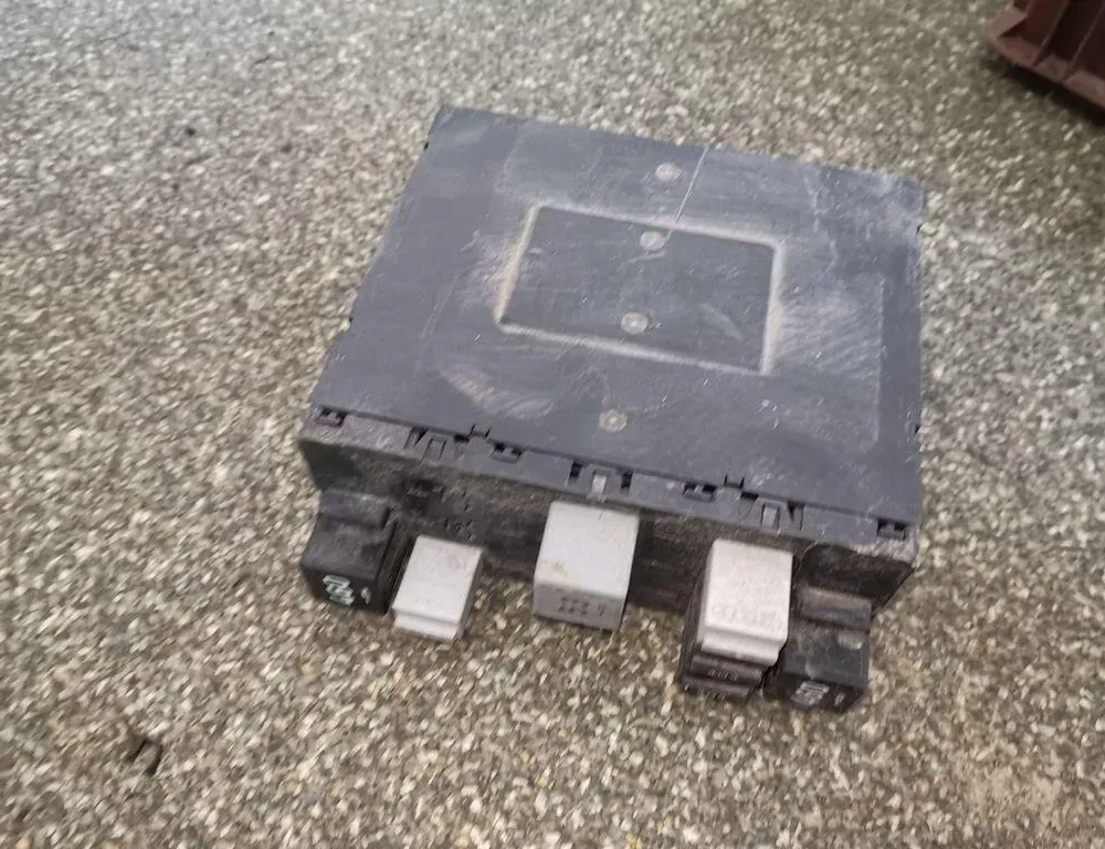 VOLKSWAGEN Golf 3 generation (1991-1998) Fuse box 3C0937049AD 33854825