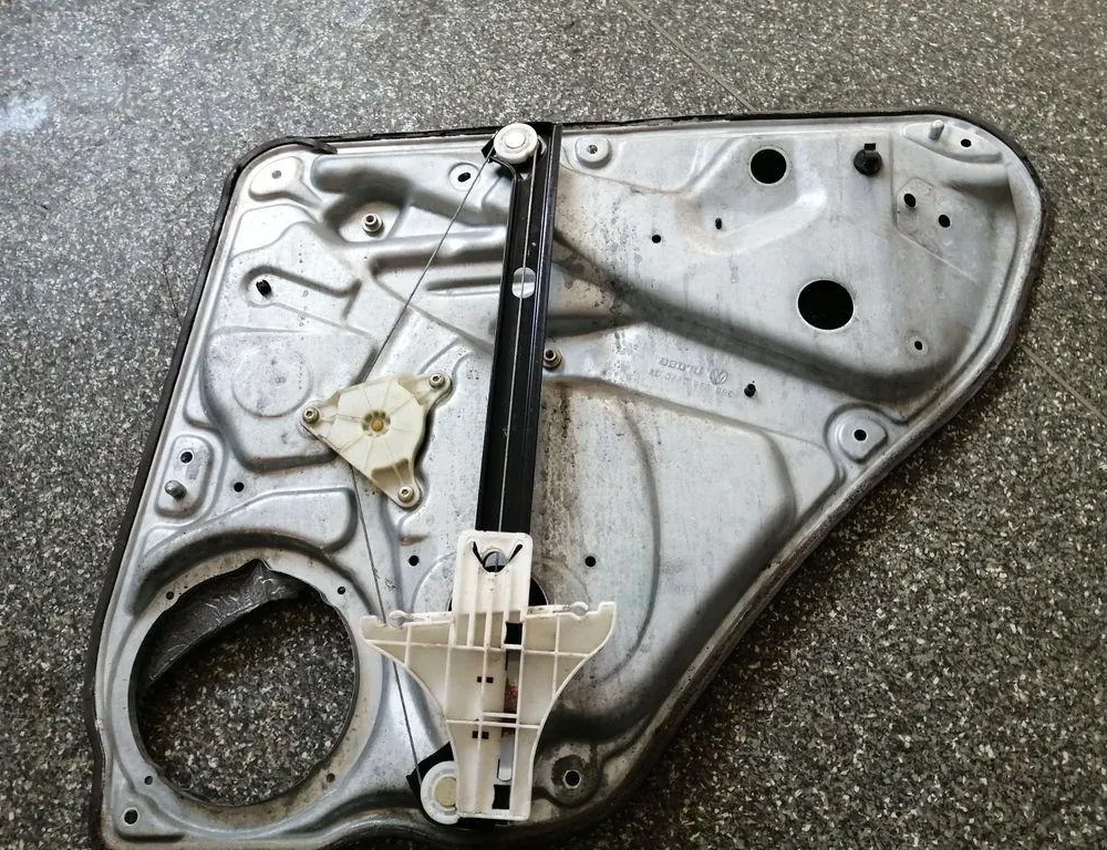 VOLKSWAGEN Passat B7 (2010-2015) Стеклоподъемник задней левой двери 3B9839751AD 33861317