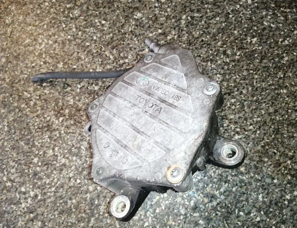 TOYOTA Avensis 2 generation (2002-2009) Vacuum Pump 33861639