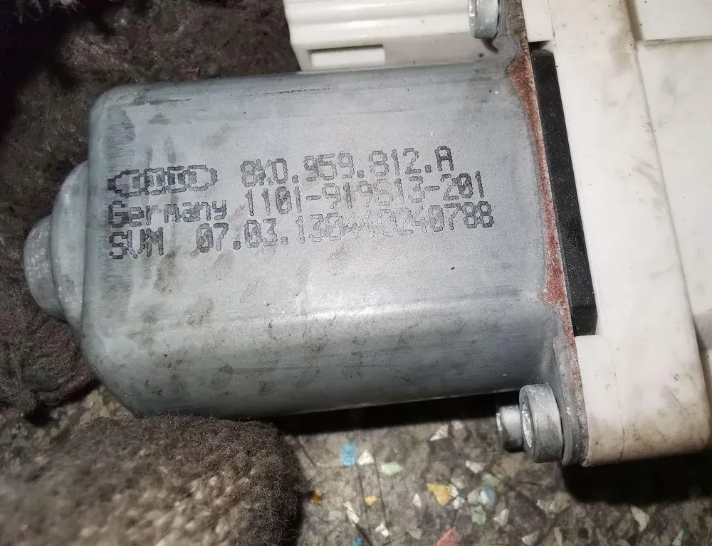 AUDI A4 B8/8K (2011-2016) Маторчик стеклоподъемника задней правой двери 8K0959812A 33861818