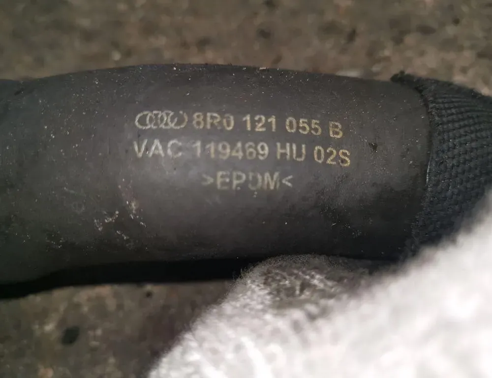 AUDI Q5 8R (2008-2017) Coolant Hose Pipe 8R0121055B 33865802