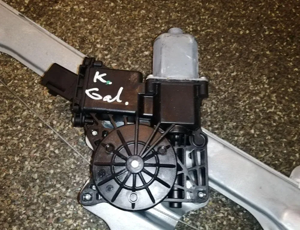 OPEL Mokka 1 generation (2012-2015) Rear left door window lifter 33865998