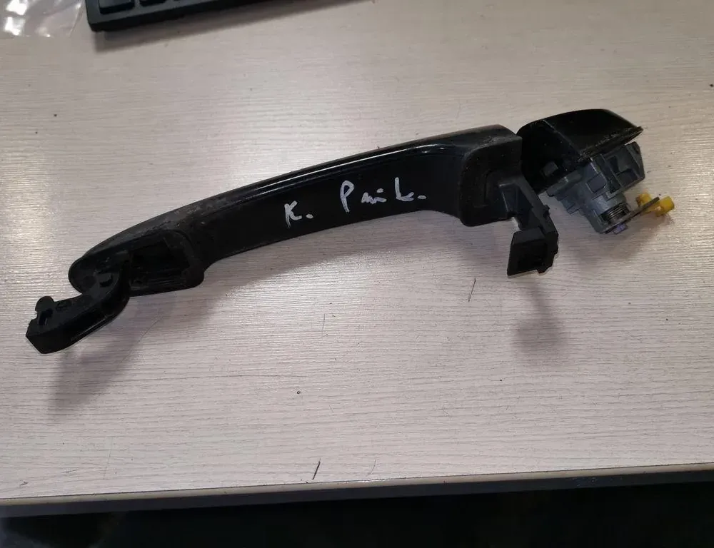 SSANGYONG Korando 3 generation (2010-2020) Наружная ручка боковых левых дверей 33866063