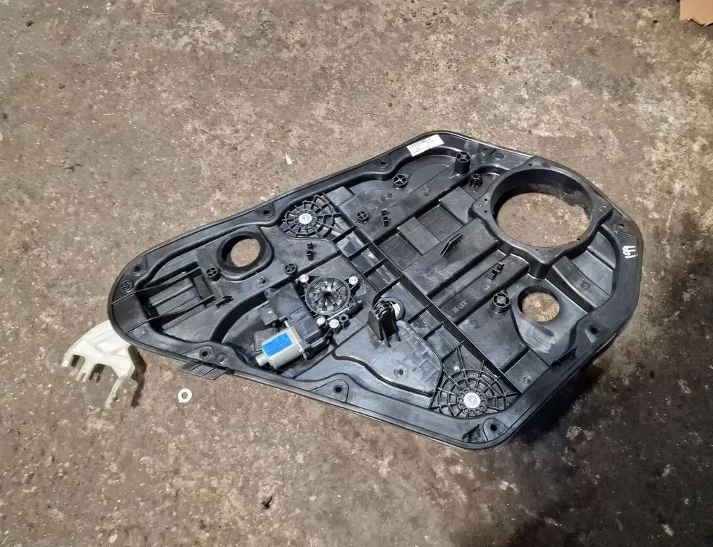 HYUNDAI i40 VF (1 generation) (2011-2020) Regulátor okna pravých zadných dverí 33867817