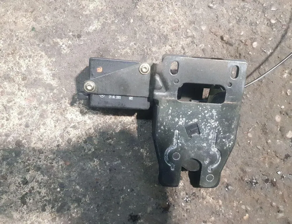 BMW 5 Series E39 (1995-2004) Замок крышки багажника 33869020